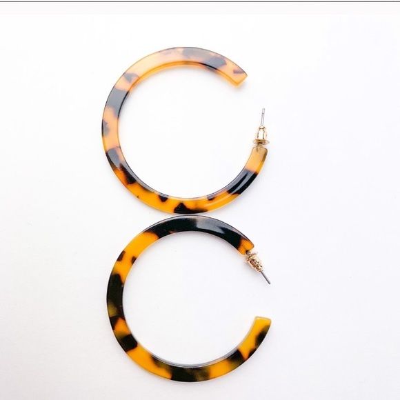 Tortoise Shell Hoop Acrylic Earrings - Picture 8 of 10